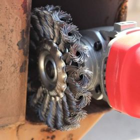 Bánh cước xoắn Osborn Eco được lắp ráp dễ dàng trên máy mài góc (Angle grinder) và được dùng rộng rãi trong các nhà máy thép tiền chế, xưởng đóng tàu, công trình cầu cảng, dầu khí…
